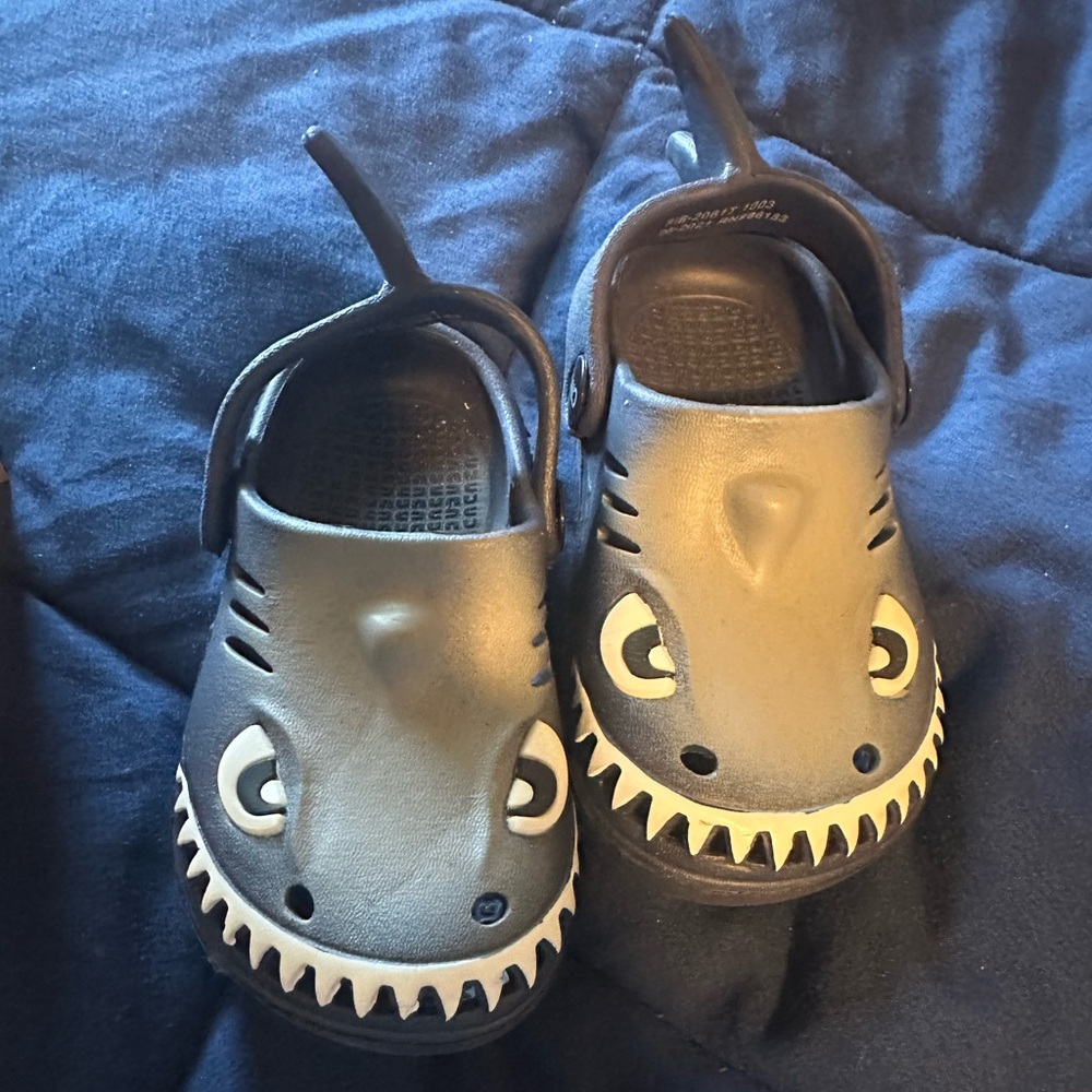 Capelli of New York Navy and White Shark Face Sandals